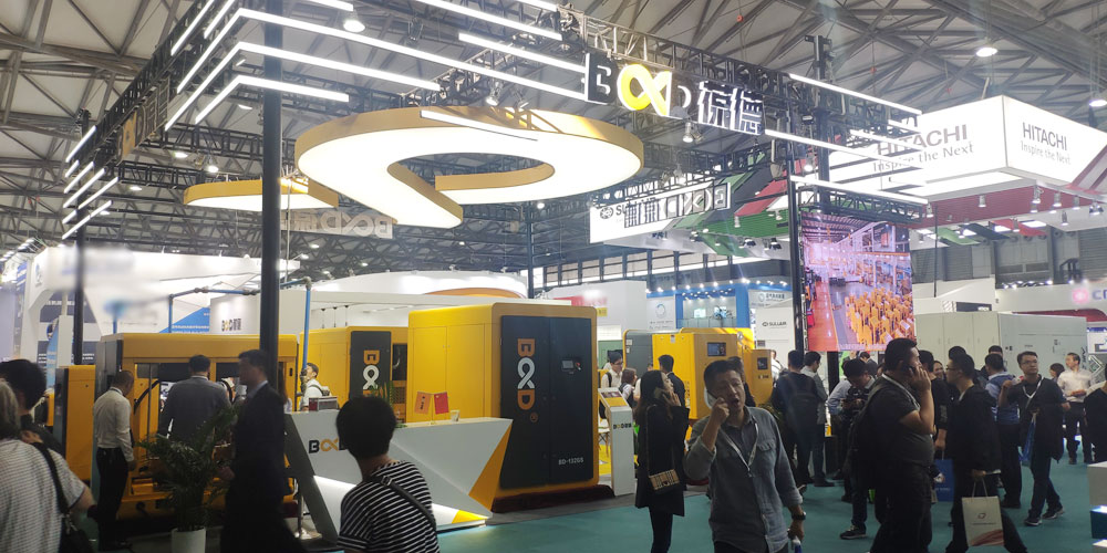 展會(huì)現(xiàn)場(chǎng)人潮涌動(dòng) 展會(huì)現(xiàn)場(chǎng)人潮涌動(dòng)