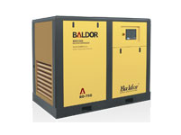 吊車(chē)“失足”，甩下3噸重空壓機(jī)